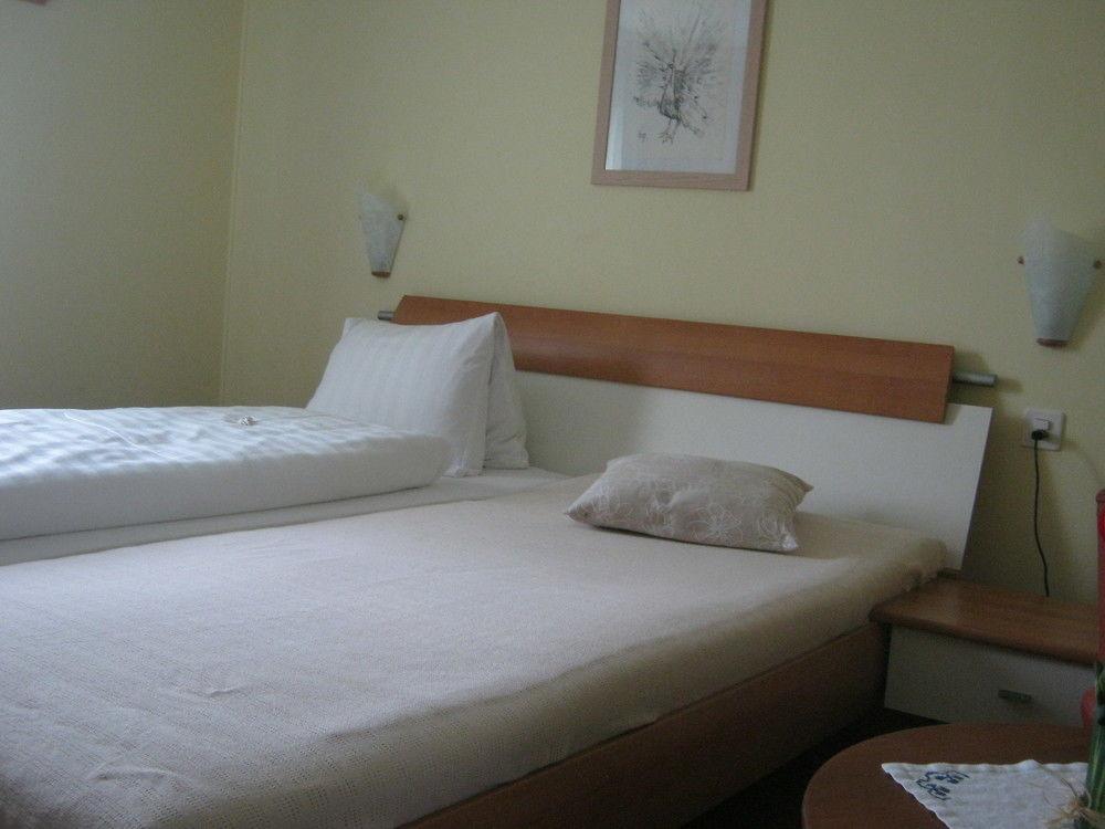 Hotel Garni Ursalina บัดรากัซ ภายนอก รูปภาพ